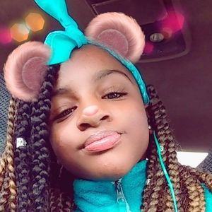 Meet your Posher, Mayaamariana